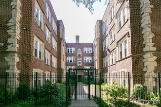 Building Photo - 7350 N Damen Ave