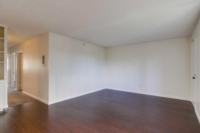 Foto del edificio - 3 Bed/ 2 Bath Clairemont Mesa