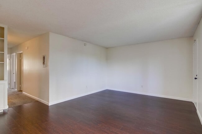 Building Photo - 3 Bed/ 2 Bath Clairemont Mesa