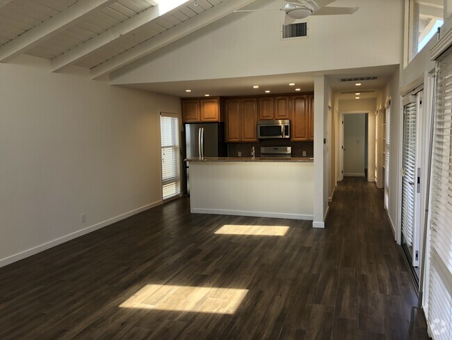 Building Photo - 518 Dahlia Ave