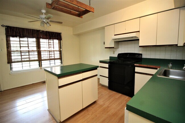 Foto del edificio - Beautiful 2bd/2ba Historic Butcher's Hill w/ CAC and W/D! --Available 7/15!