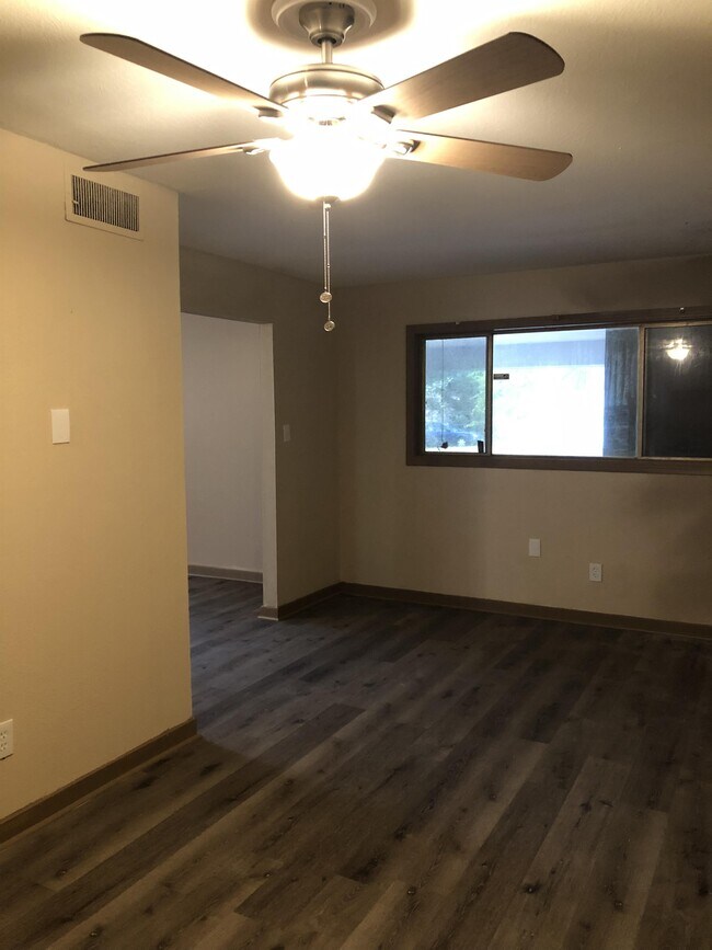 Building Photo - 370 Reed Ave