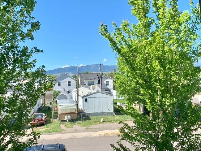 Mountain views from every room! - 2101 Dearborn Ave