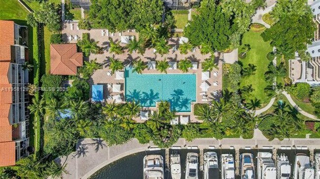 Foto del edificio - 3640 Yacht Club Dr