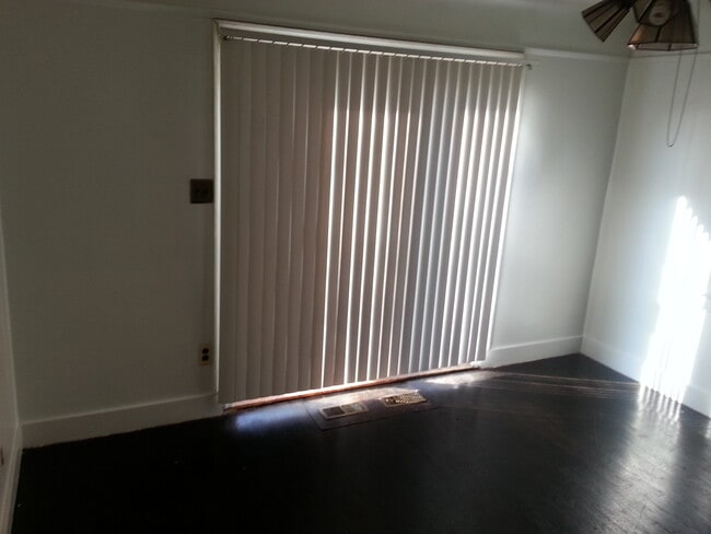 Building Photo - Awesome 3 bedroom Eastpointe Stunner