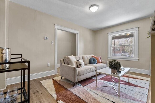 Foto del edificio - 6517 Dean St