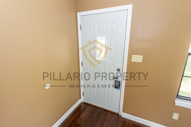 Building Photo - Cozy & Updated 2-Bedroom Home with Garage ...