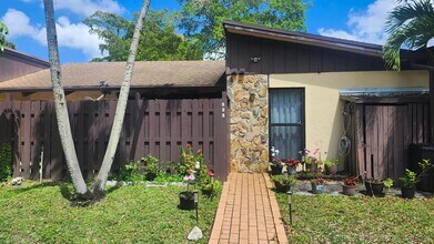 Building Photo - 532 Briarwood Cir