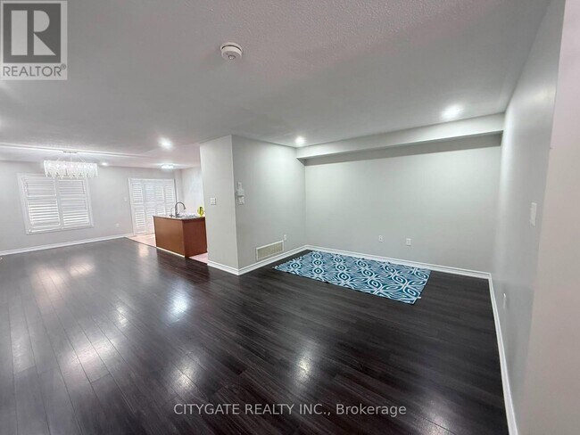 Building Photo - 124 Crystalview Crescent