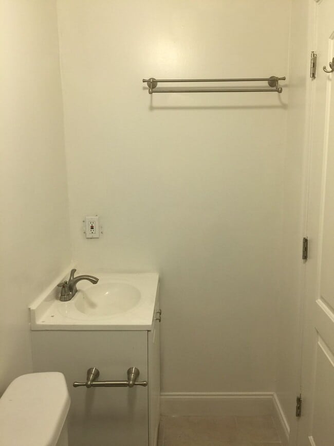 Building Photo - 7020 SW 71st Ave