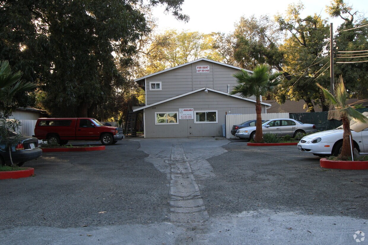 Primary Photo - Redwood Manor Apartments