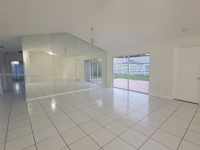 Building Photo - 10304 SW 139th Pl