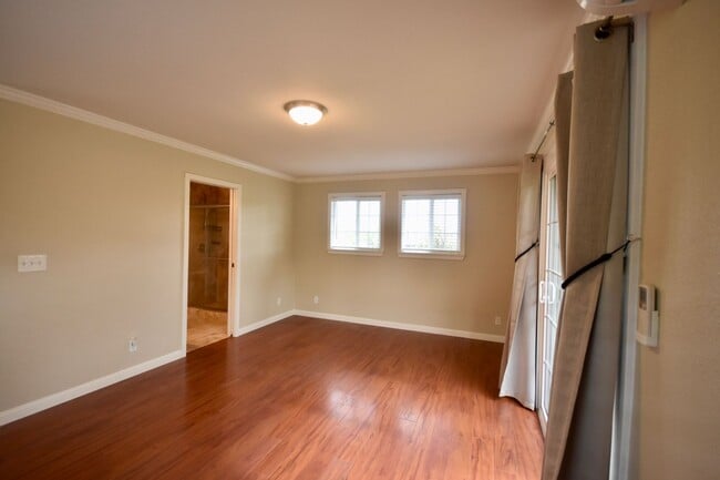 Building Photo - 1294 Onioni St