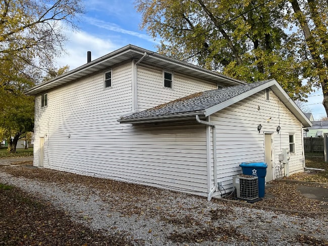 Building Photo - 722 W North St