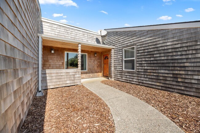 Building Photo - 3 Bed / 2 Bath Home in Warrenton!