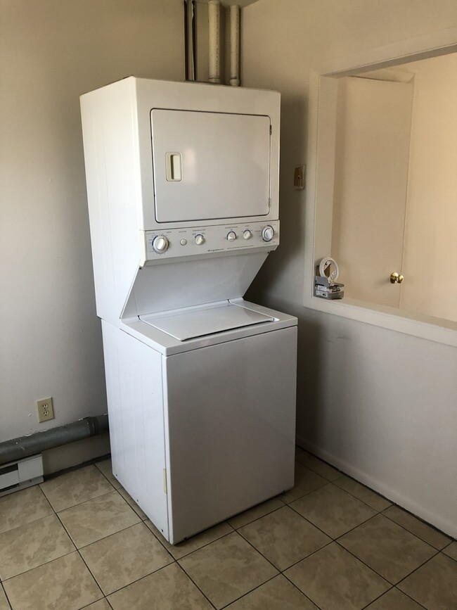 Building Photo - Apartment for Rent