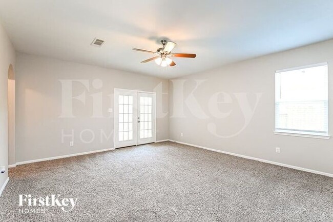 Building Photo - 10522 Pine Landing Dr