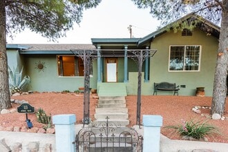 Building Photo - 111 Sunset Blvd