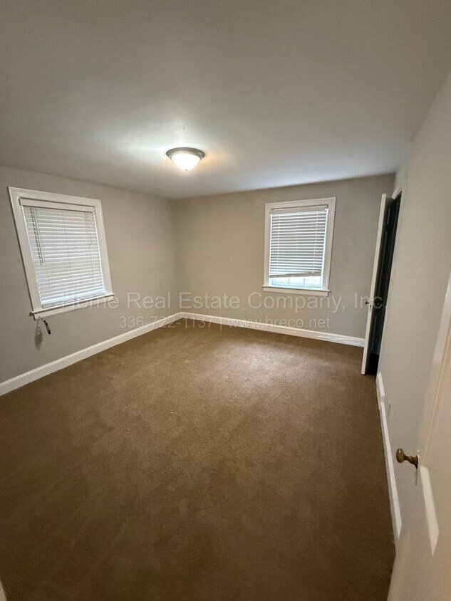 Foto del edificio - 624 W End Blvd