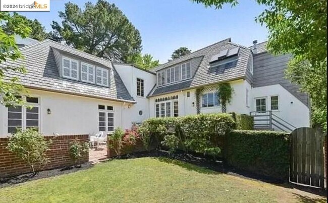 Foto del edificio - 515 Hampton Rd