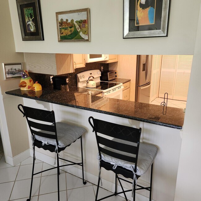 Building Photo - 7448 La Paz Blvd