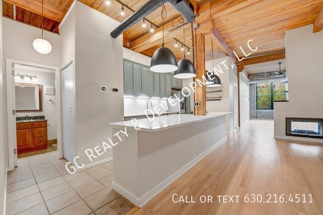 Foto del edificio - 2804 N Lakewood Ave