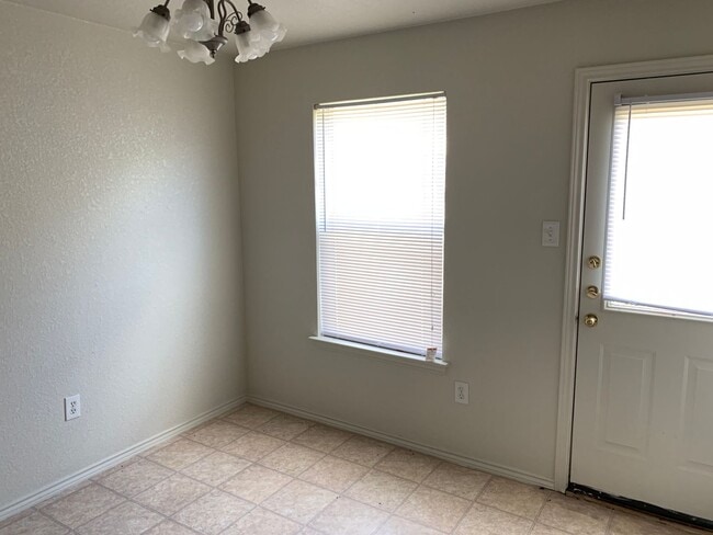 Building Photo - 3301 Toledo Dr