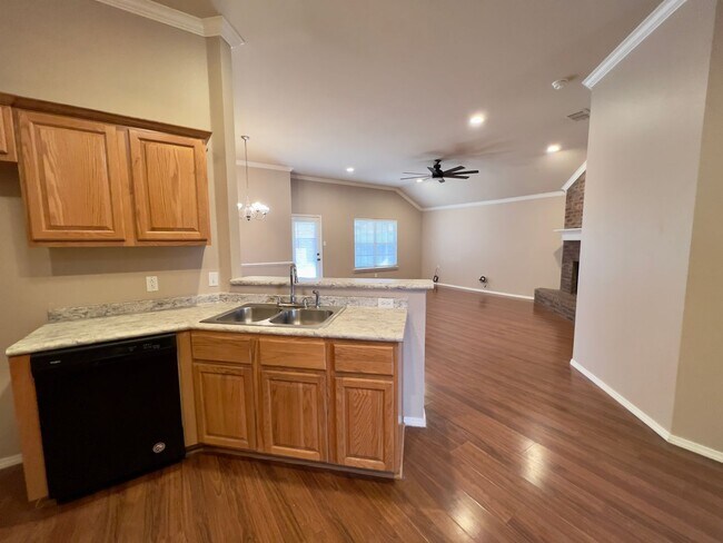 Foto del edificio - MOVE-IN SPECIAL: Charming 3 Bedroom Home i...