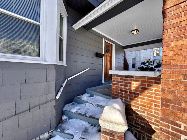 Foto del edificio - Spacious Four Bedroom Home in Southeast Grand Rapids