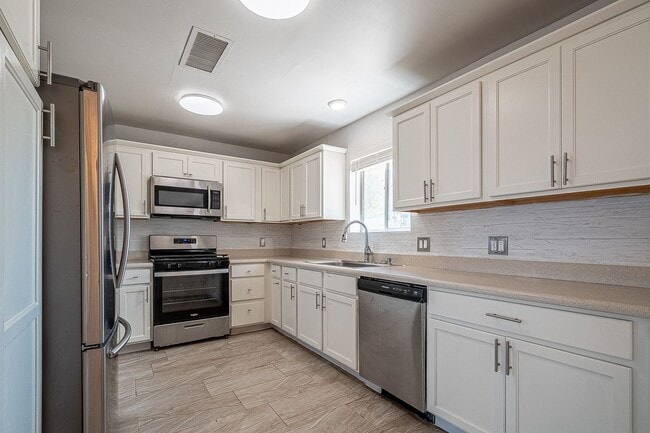 Foto del edificio - Acreage Property for Rent!!