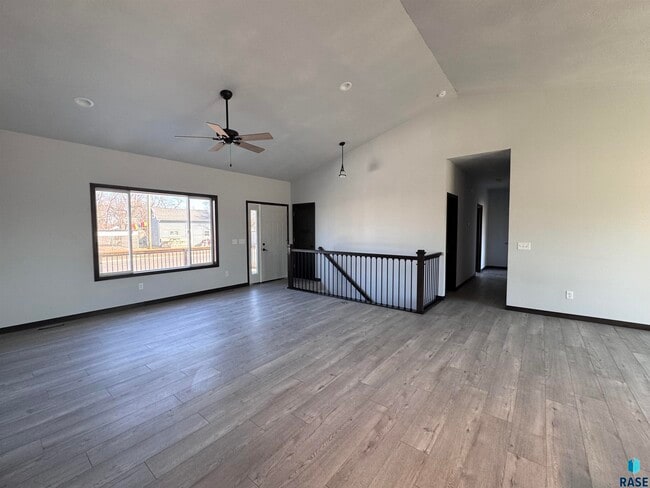 Building Photo - 415 N Elm St