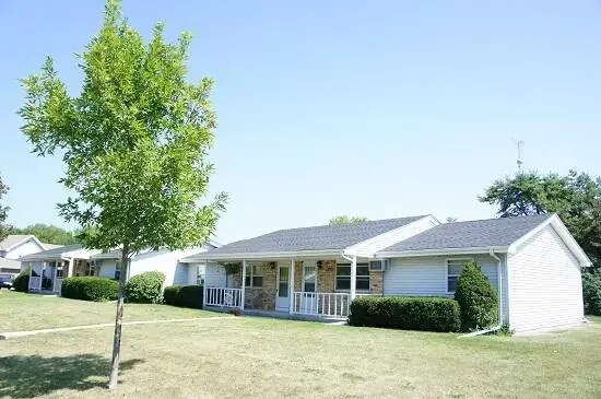 Building Photo - 1076 Mineral Springs Dr