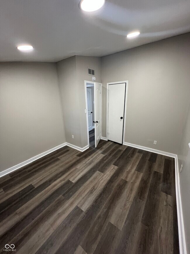 Foto del edificio - 7171 E 48th St