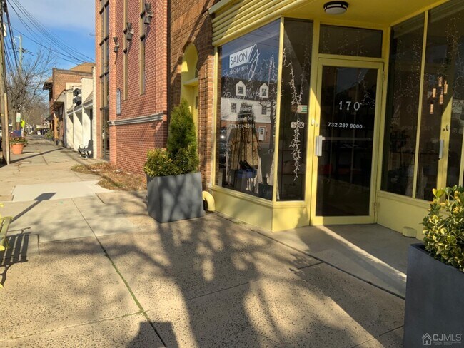 Building Photo - 168 Main St