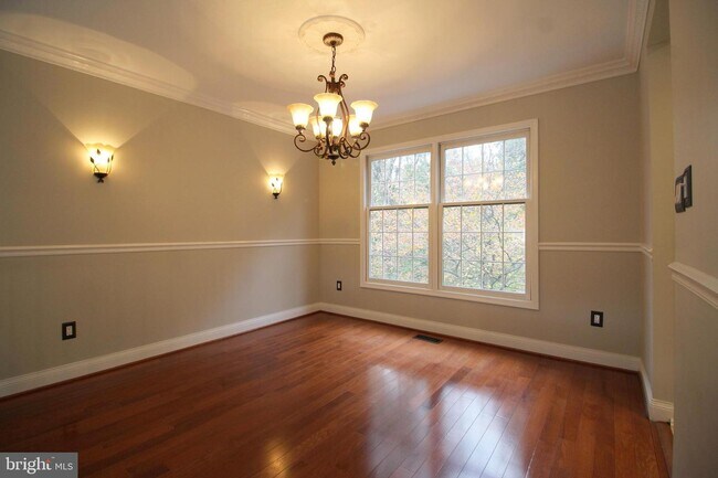 Building Photo - 6520 Palisades Dr