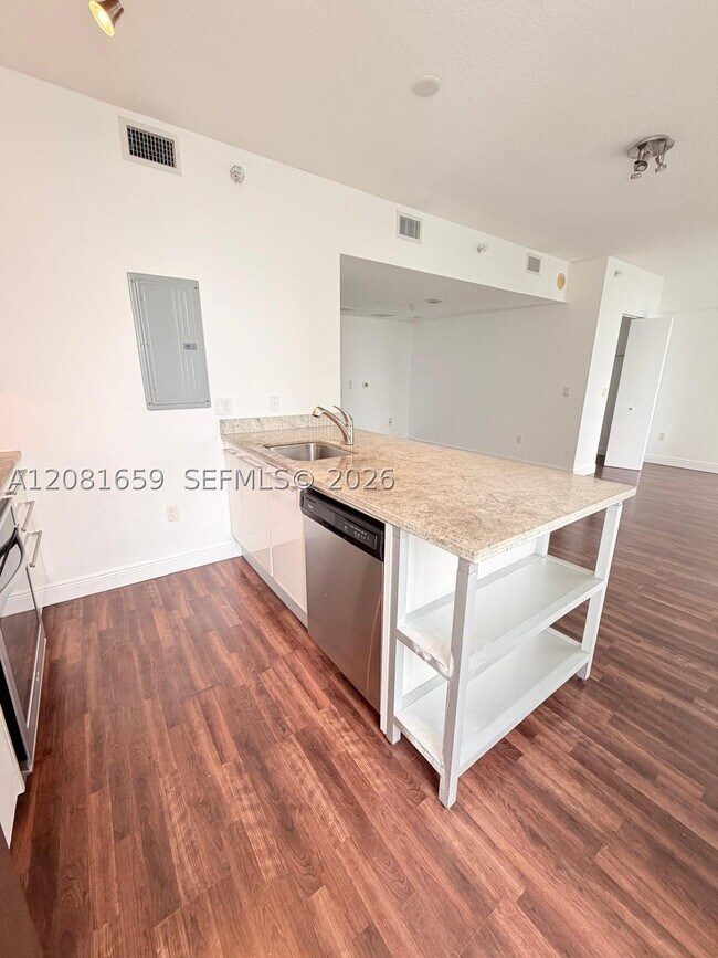 Foto del edificio - 185 SW 7th St