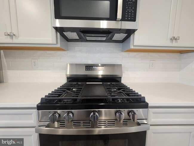 Building Photo - 377 Waterside Sq