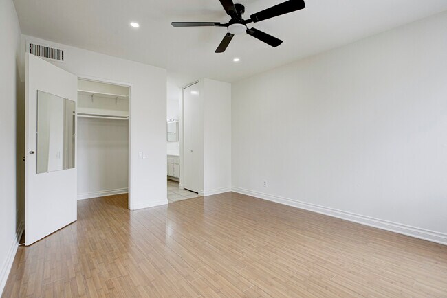 Building Photo - 5460 White Oak Ave