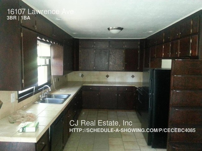 Foto del edificio - 16107 Lawrence Ave