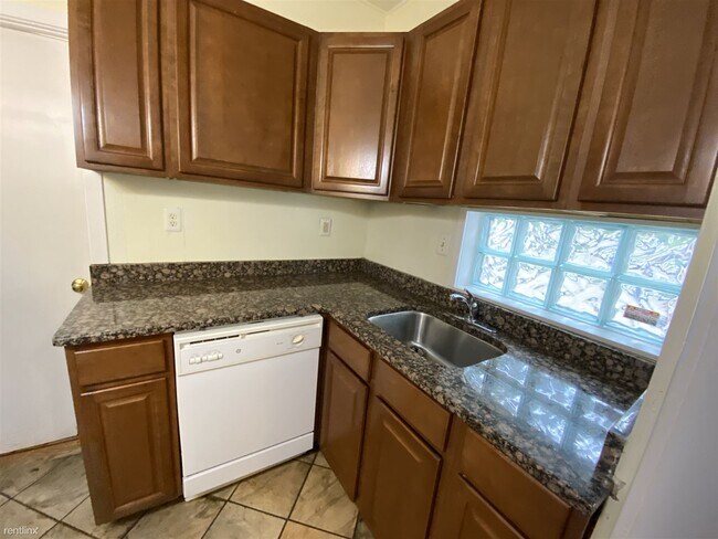 Building Photo - 2 br, 1 bath Duplex - 208 N 1st St Apt 1 # 1