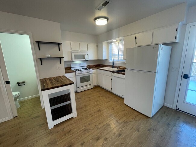Foto del edificio - Beautiful Two Bedroom Home!