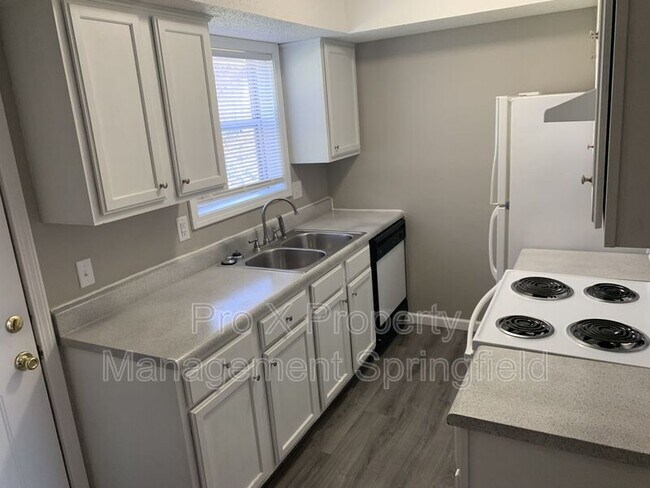 Foto del edificio - 4131 S Glenn Ave