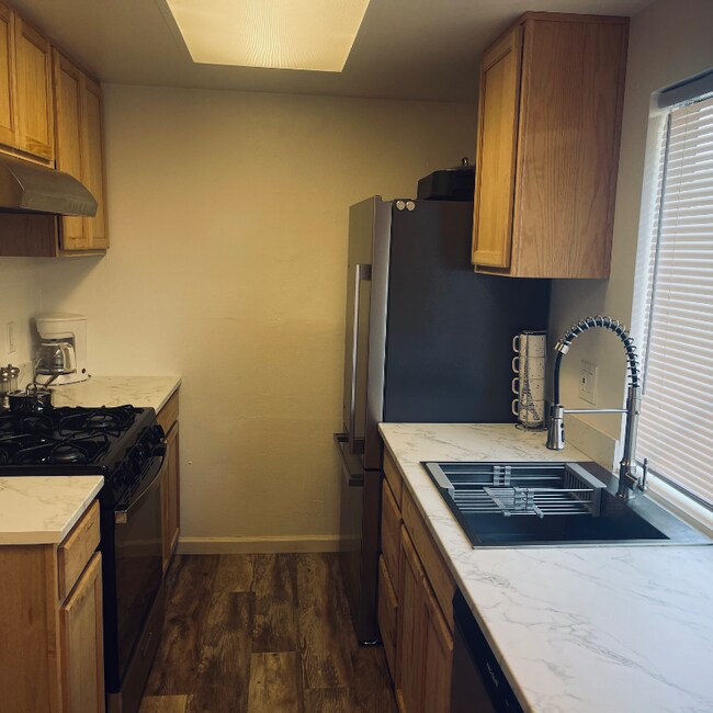 Foto del edificio - 1990 Benita Dr