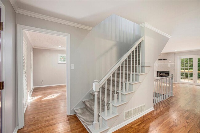 Foto del edificio - 390 Waverly Hall Cir