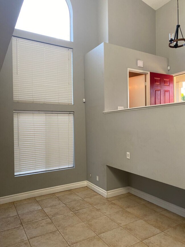 Foto del edificio - 823 Viewpointe Ln