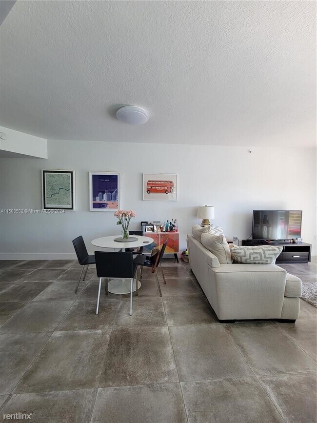 Foto del edificio - 3 br, 2 bath House - 6580 Indian Creek Dr ...