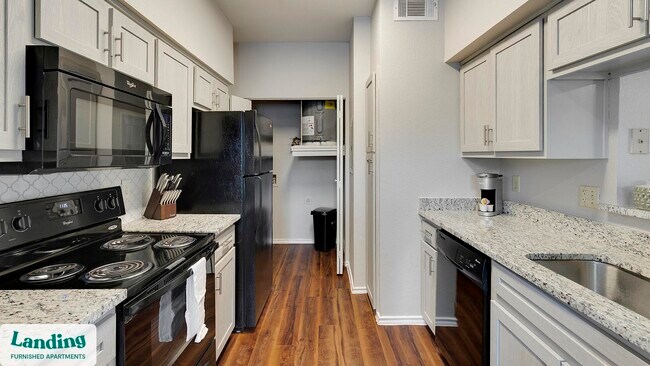 Foto del edificio - 165 Forestbrook Dr