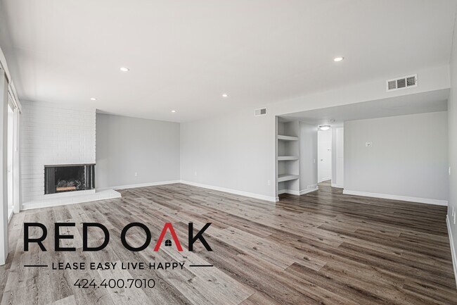 Building Photo - 15101 Magnolia Blvd