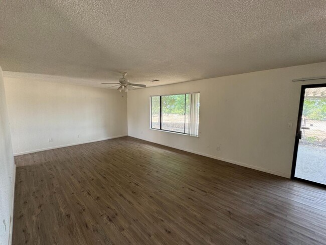 Foto del edificio - 21293 E American Ave