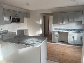 Building Photo - 154 Lovell St